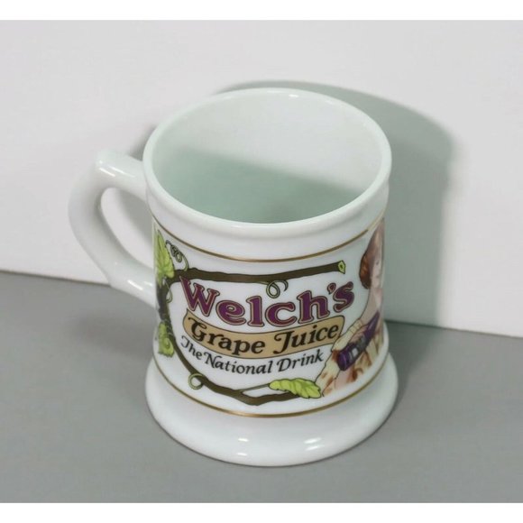One Franklin Mint The Corner Store Welch’s Grape Juice Mug 1985 - Picture 3 of 5